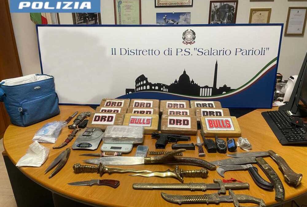 Riforniva di droga le piazze della movida romana, in casa trovate anche armi