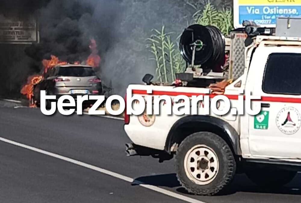 Auto in fiamme sulla Settevene Palo Nuova a Cerveteri