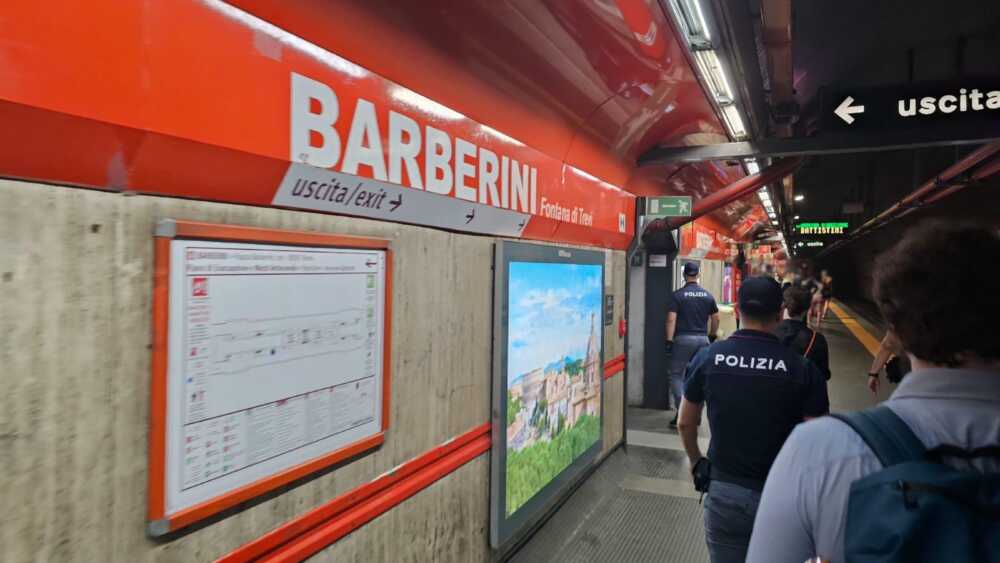 metro polizia barberini roma metro polizia barberini roma