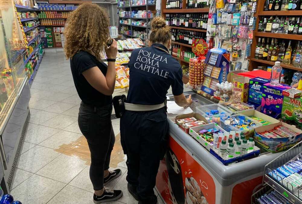 Cibo scaduto nel minimarket di Torre Maura, 70 kg di merce sequestra da Roma Capitale