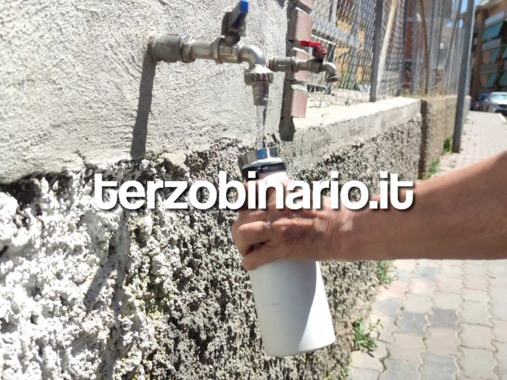 civitavecchia ondate calore caldo fontanella acqua borraccia 1 ondate calore caldo fontanella acqua mani