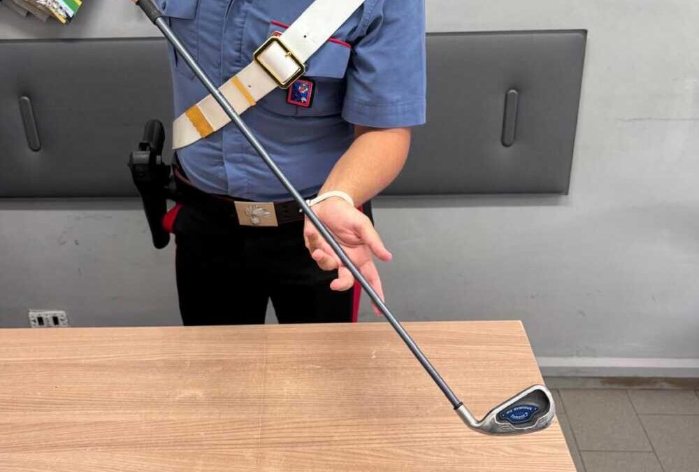 Panico a Torrevecchia: gira con una mazza da golf in mano, paura tra i residenti