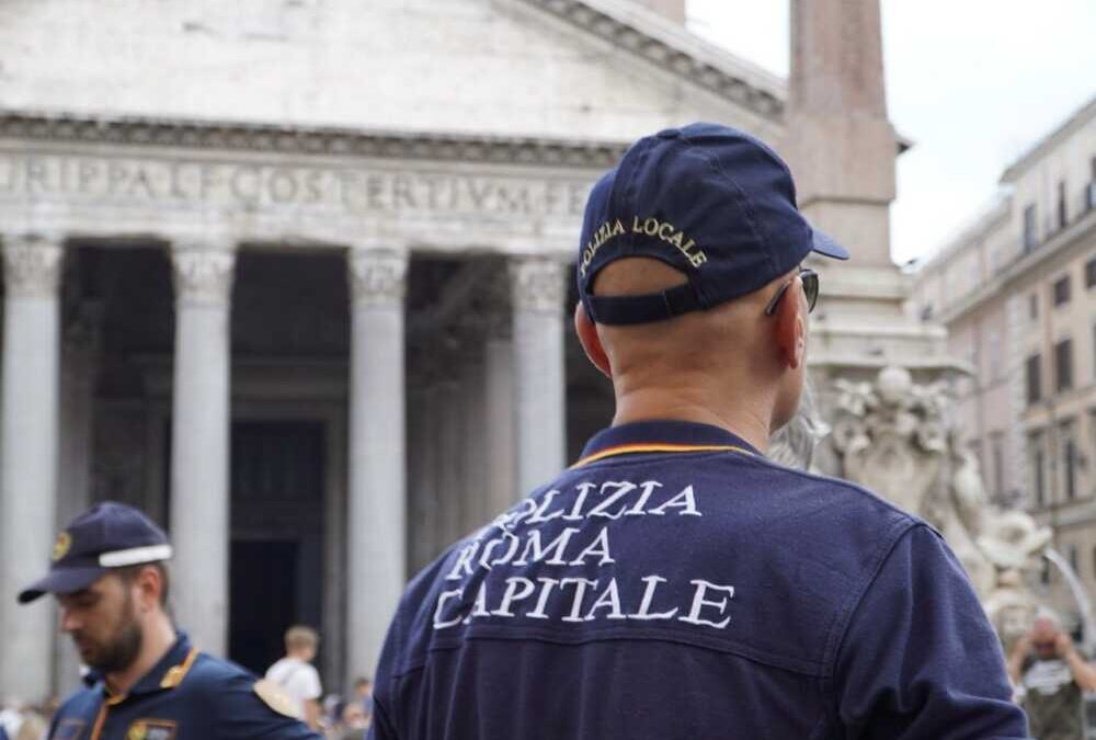 Falsa guida turistica con ecstasy in tasca: 36enne beccato al Pantheon