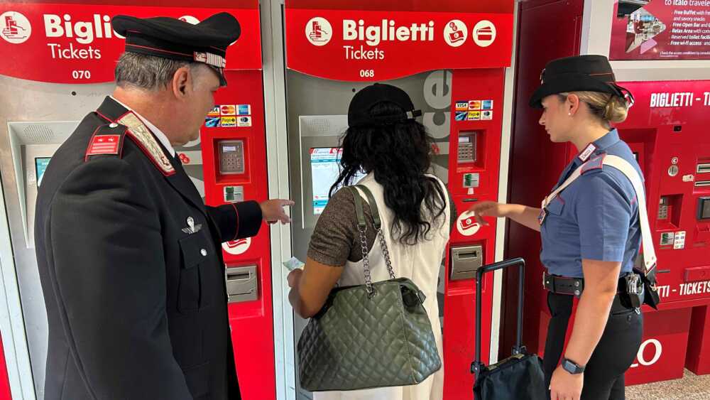 Carabinieri biglietteria Termini (1) Carabinieri biglietteria Termini