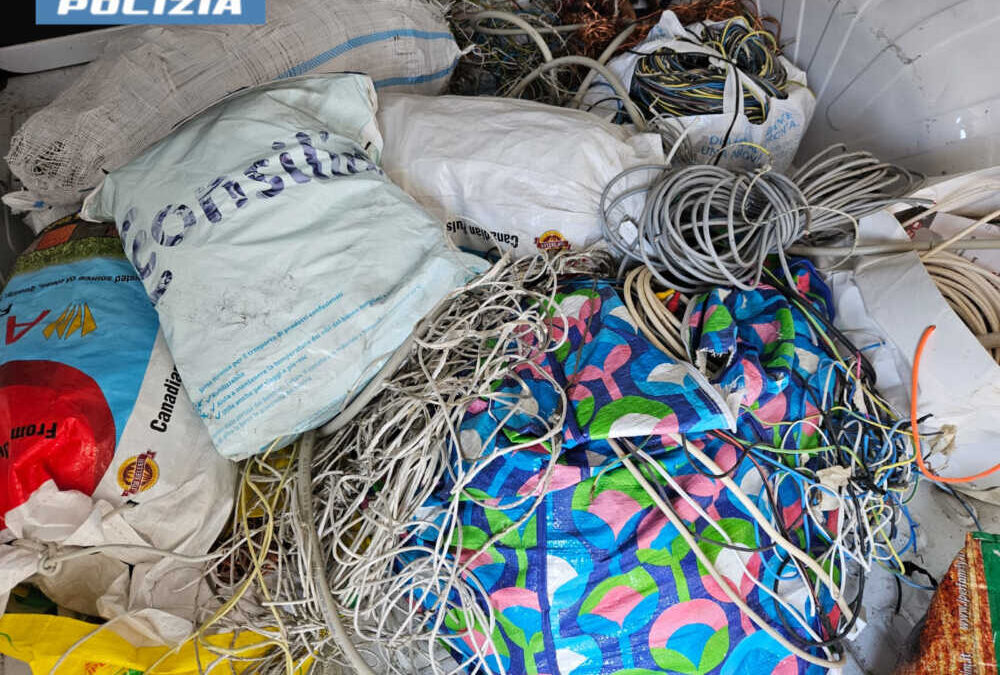 Valigie rubate e 270 chili di rame nel campo rom