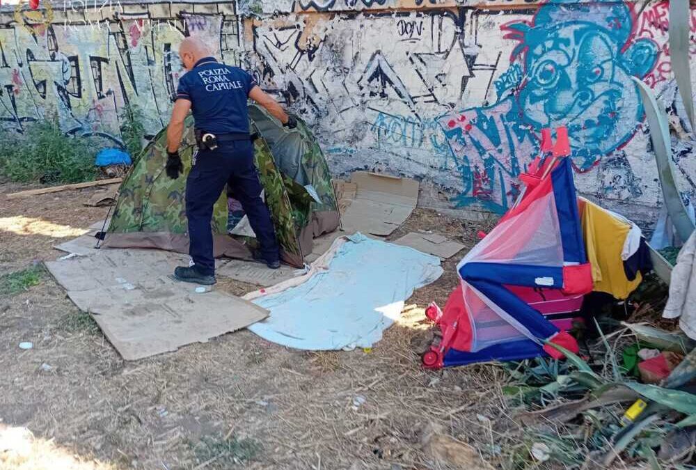 Tende, giacigli e un furgone senza assicurazione lungo il Tevere