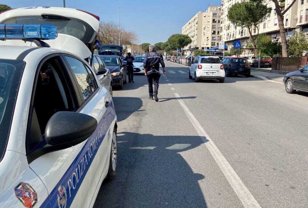 GTA Tor Bella Monaca: 17enne senza patente sperona auto dei vigili