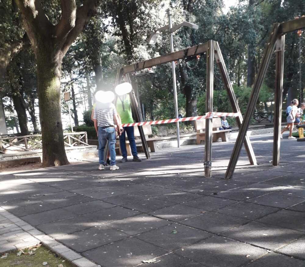 area giochi interdetta villa comunale tolfa area giochi interdetta villa comunale tolfa