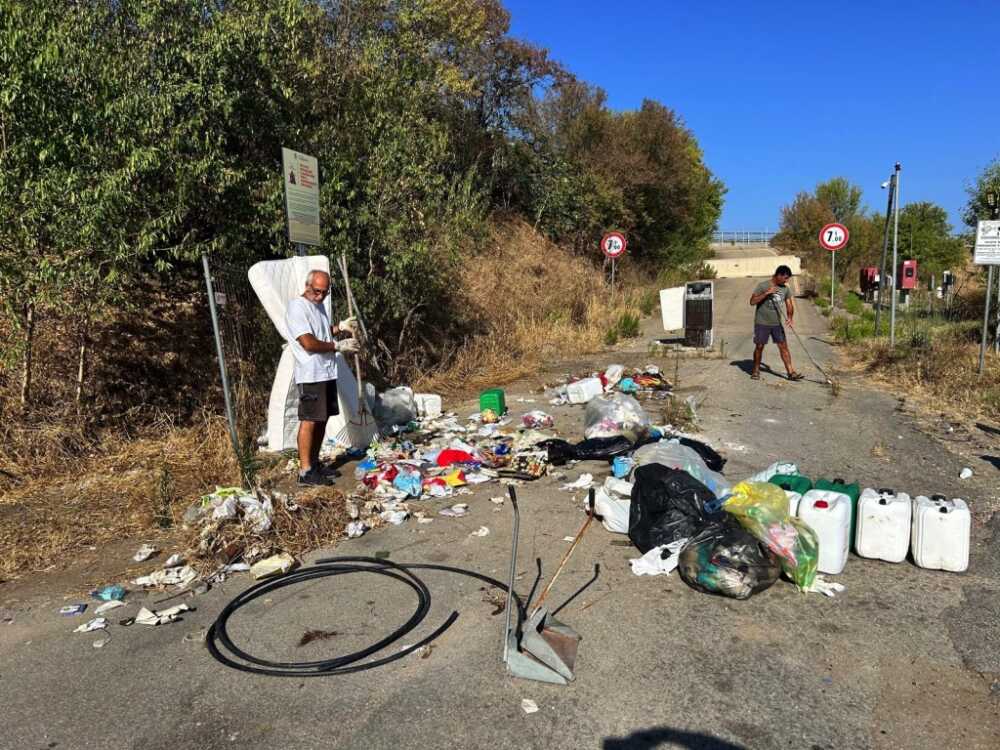 discariche abusive farnesiana rifiuti (2) discariche abusive farnesiana rifiuti (3)