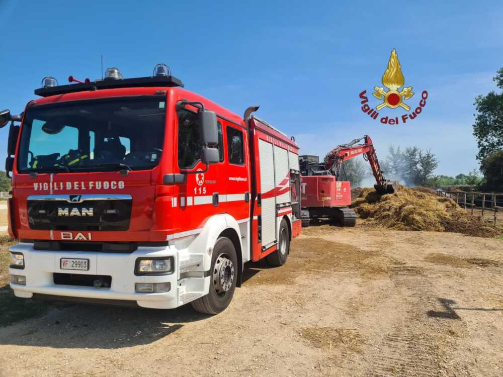 incendio balle fieno vvf vigili fuoco fiumicino