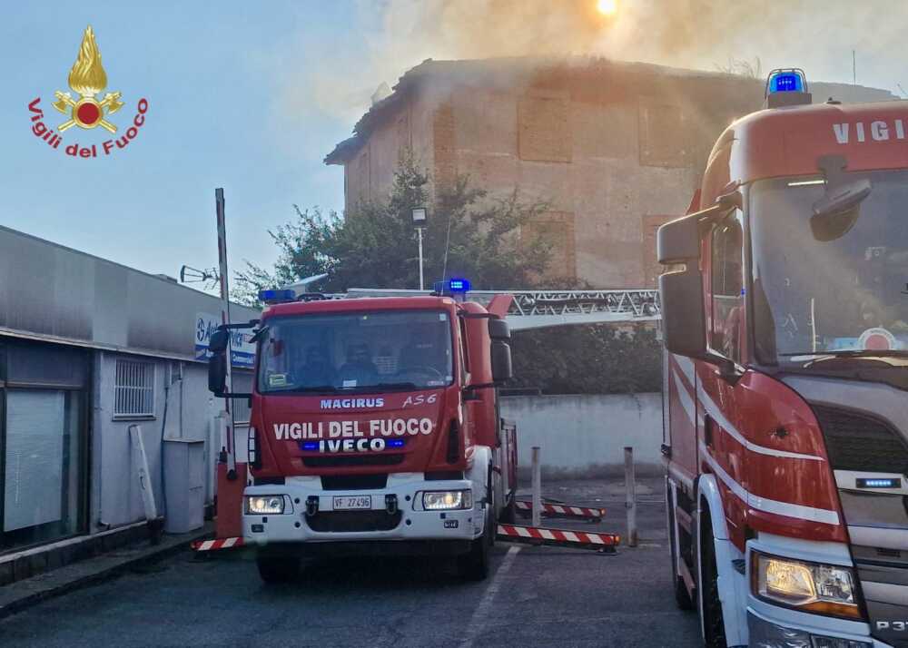 incendio torrespaccata vvf vigili fuoco pompieri