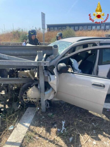 incidente zona industriale civitavecchia vvf vigili fuoco pompieri (2)