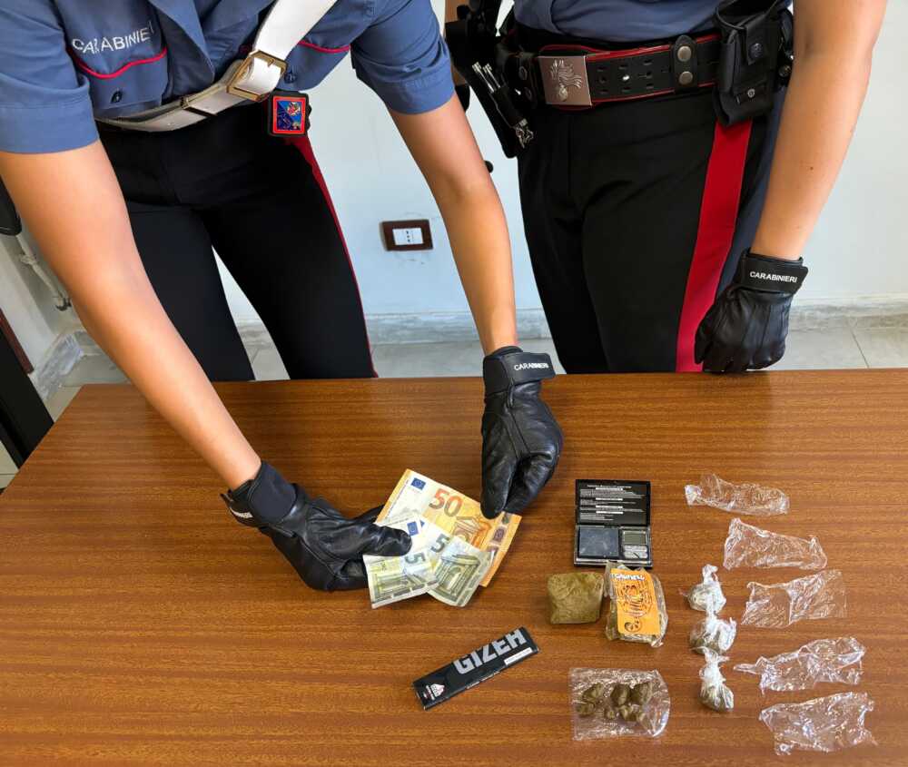 CASSIA – La droga rinvenuta dai Carabinieri (2) (1) CASSIA - La droga rinvenuta dai Carabinieri (2) (1)