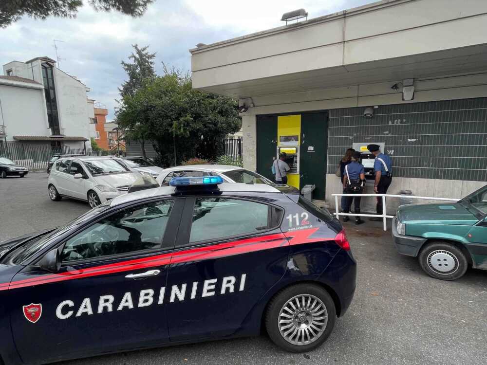 Carabinieri poste postamat bancomat l'ufficio postale di via di GrottaRossa rapine (1)