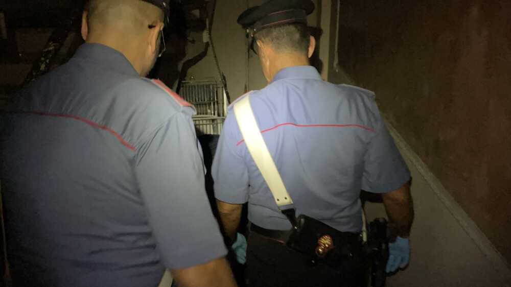 carabinieri scale condominio (1) carabinieri scale condominio (1)