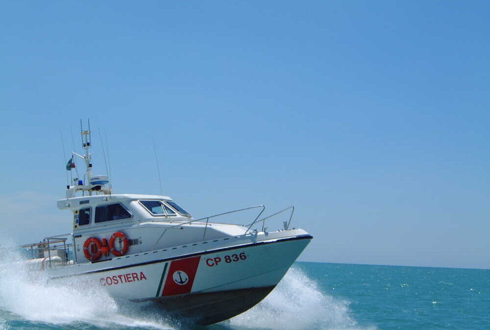 Idromoto troppo vicina alla riva: multa della Guardia Costiera a Fiumicino