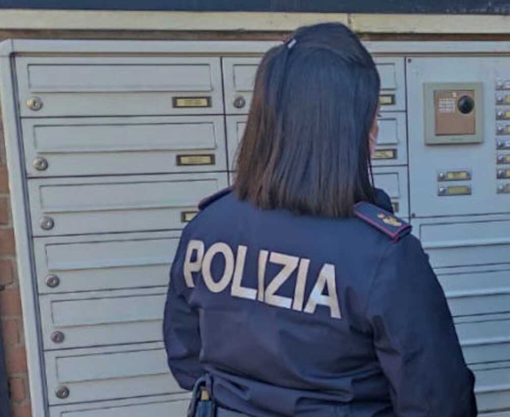 polizia-e-guardia-di-finanza-al-citofono polizia-e-guardia-di-finanza-al-citofono