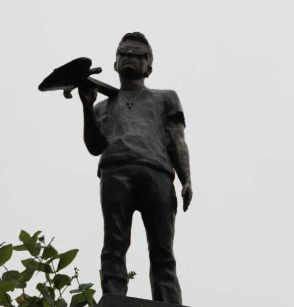 Foto Statua Davide Lo Surdo