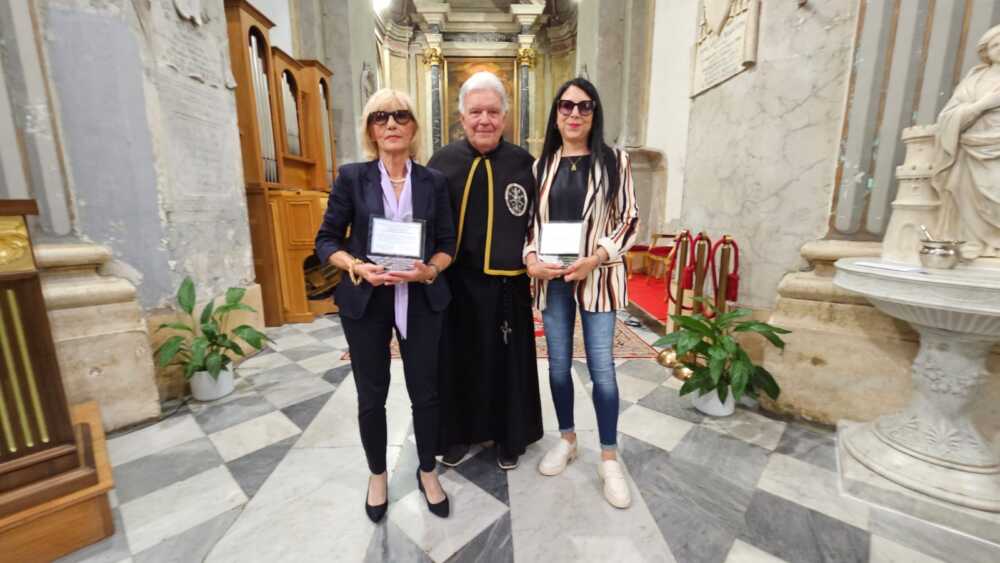 Gabriella Sarracco consorella ad honorem della Confraternita di Santa Maria dell’Orazione e Morte Gabriella Sarracco consorella ad honorem della Confraternita di Santa Maria dell’Orazione e Morte