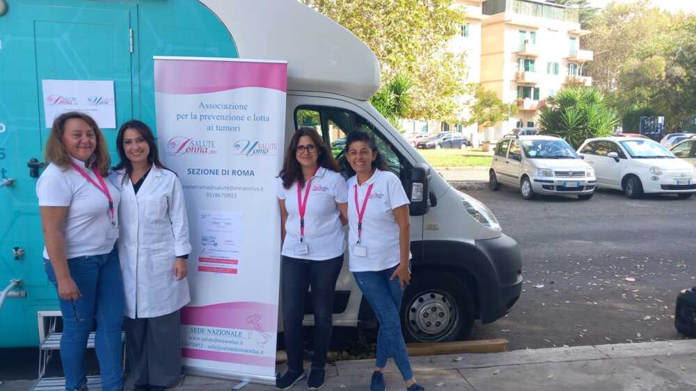 Sabato 26.10 al Parco via Vanni visite senologiche gratuite e provette ottobre salute camper screening colon retto ottobre salute camper