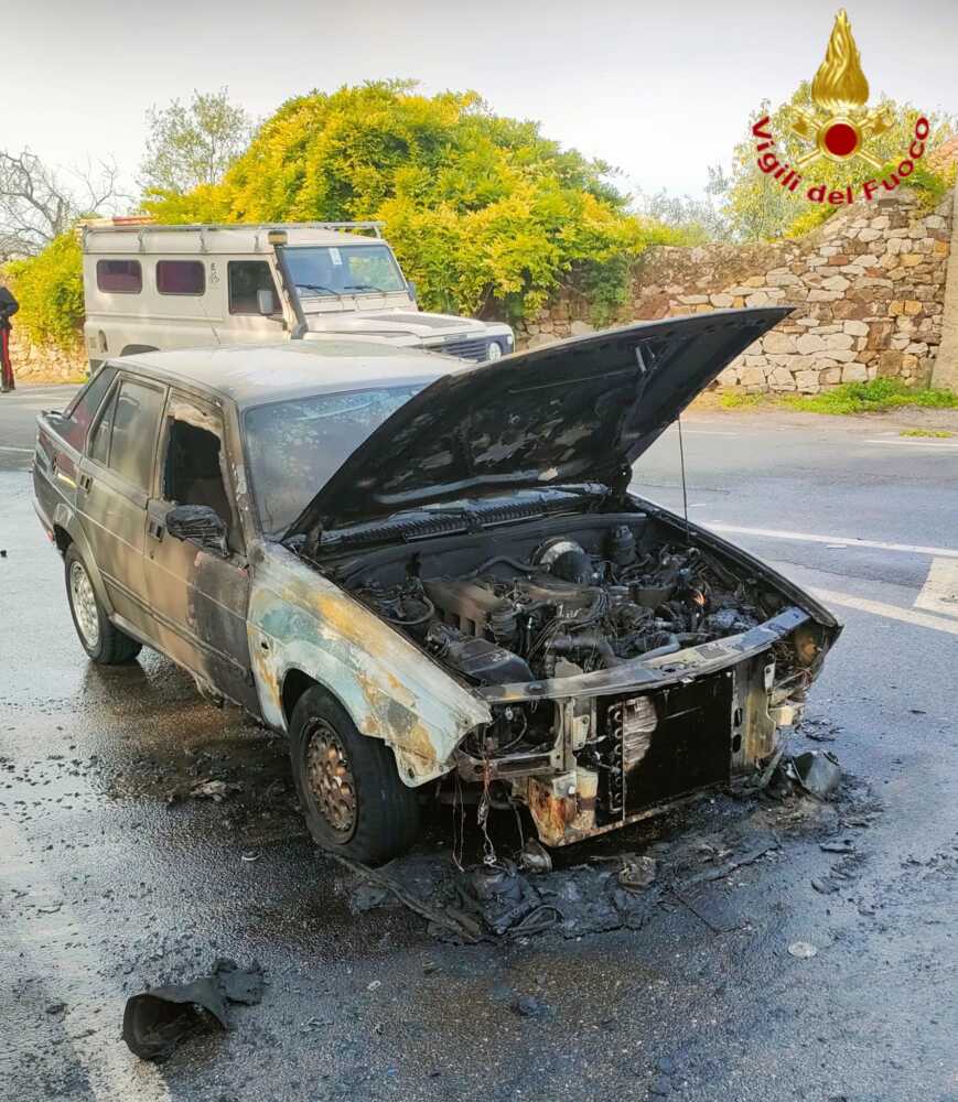 auto fiamme gpl via terme traiano civitavecchia vvf vigili fuoco pompieri auto fiamme gpl via terme traiano civitavecchia vvf vigili fuoco pompieri