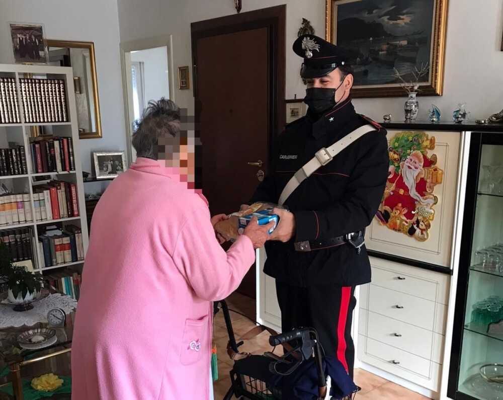 carabinieri anziana carabinieri anziana