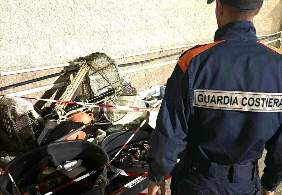 Sequestro di reti da pesca e rastrelli della Guardia Costiera di Fiumicino a Capocotta