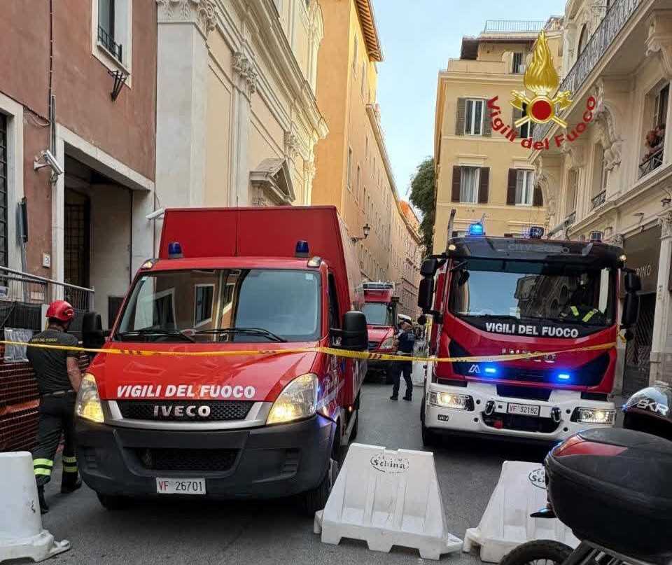 vvf vigili fuoco pompieri via vergini ascensore vvf vigili fuoco pompieri via vergini ascensore
