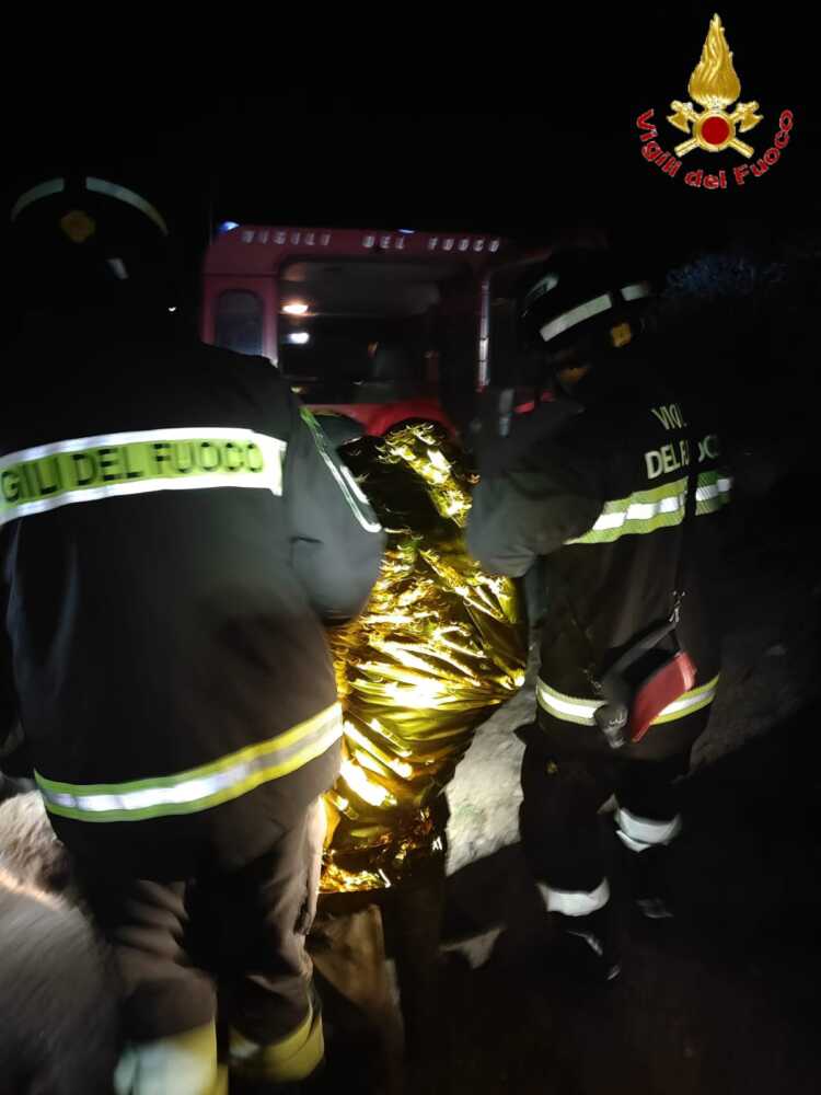 vvf vigili fuoco pompieri civitavecchia anziano salvato