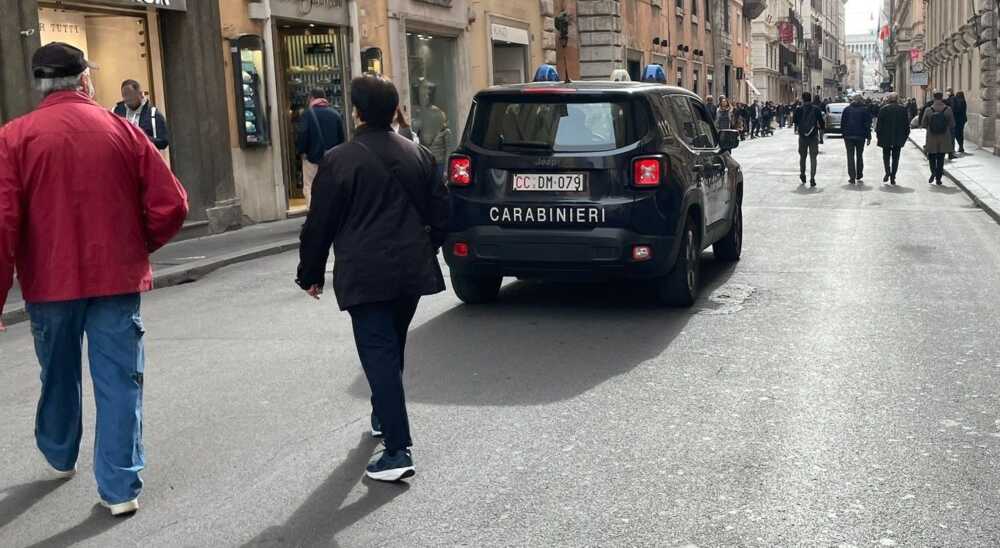 via del corso Carabinieri intervenuti (2)