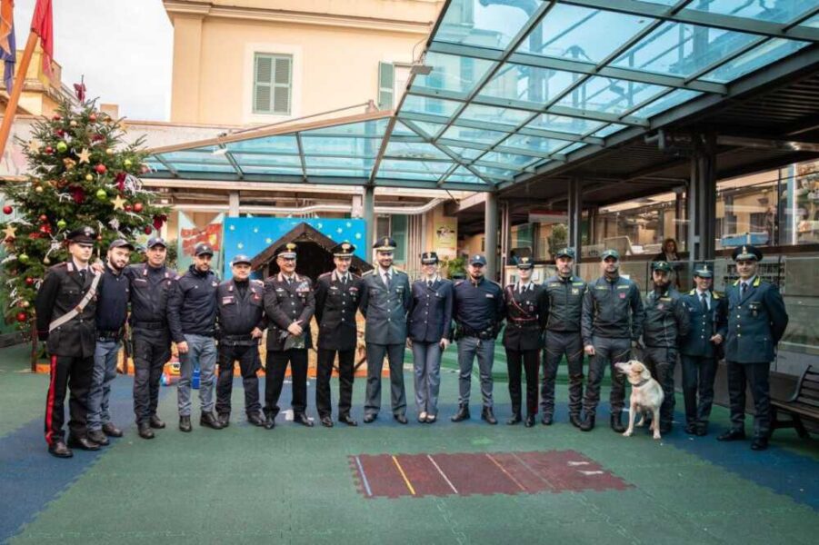 Forze dell’Ordine della Capitale hanno regalato doni e sorrisi ai bambini dell’Ospedale Pediatrico “Bambino Gesù”