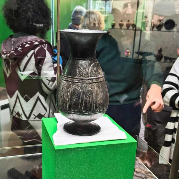 Miti eroici per buccheri di prestigio Olpe di Bruxelles e le tombe principesche di Campo della Fiera museo cerveteri 1