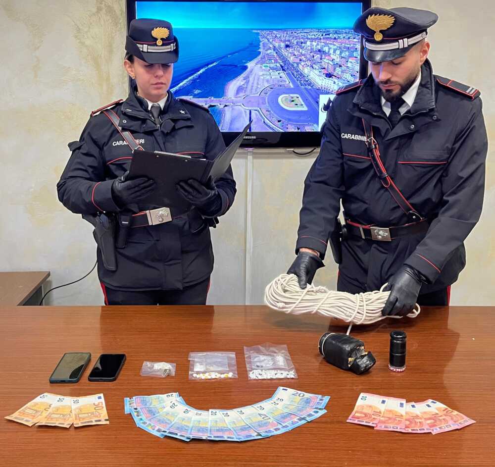 OSTIA – Il sequestro effettuato dai Carabinieri (1) OSTIA - Il sequestro effettuato dai Carabinieri (1)
