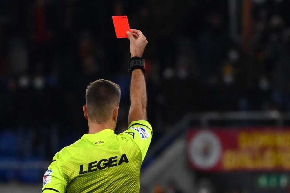 arbitro cartellino rosso arbitro cartellino rosso