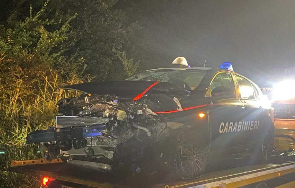auto carabinieri incidentata speronata auto carabinieri incidentata speronata