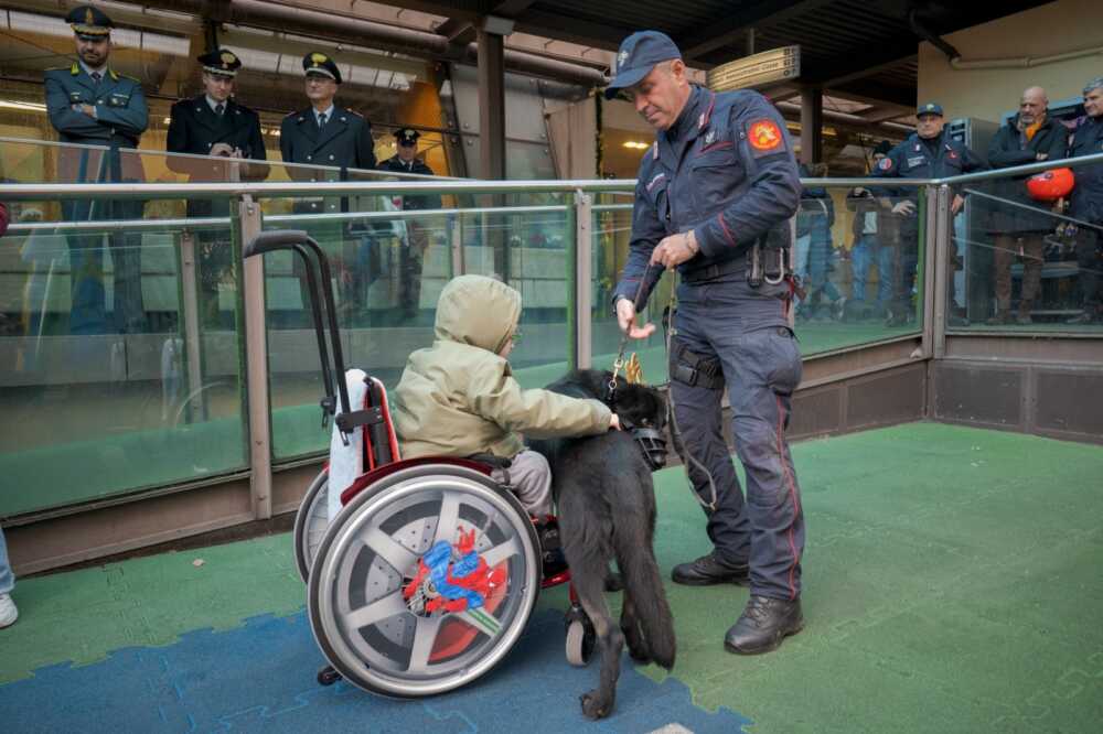 Le Forze dell’Ordine della Capitale portano doni e sorrisi ai bimbi dell’ospedale pediatrico “Bambino Gesù”