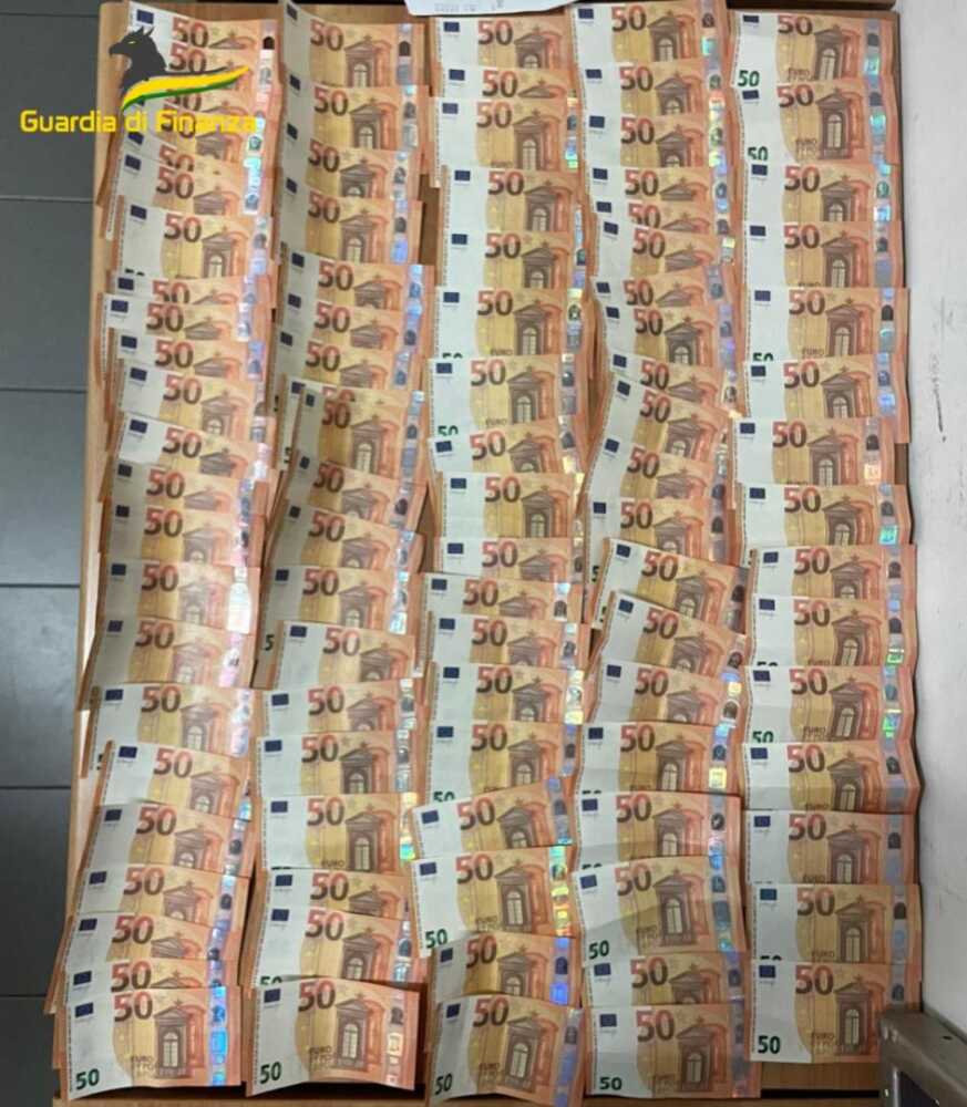 finanza_Soldi falsi_log (1)