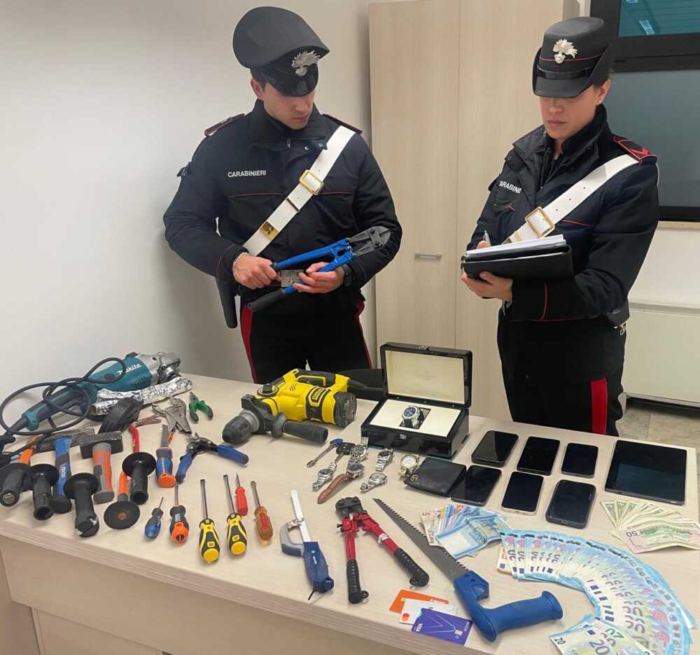 ladri latinos orologi carabinieri fiumicino ladri latinos orologi carabinieri fiumicino