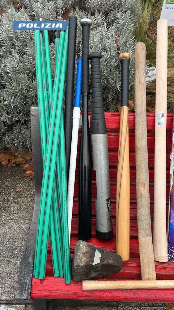 armi bianche bastoni derby polizia armi bianche bastoni derby polizia