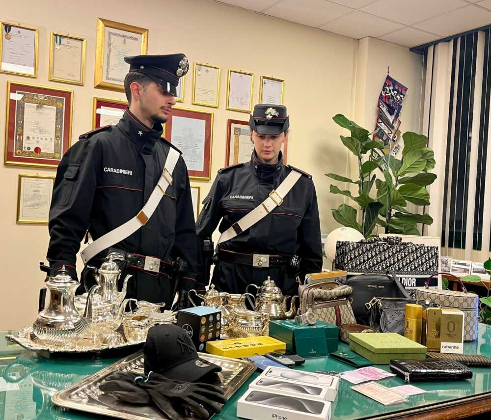 PARIOLI – La refurtiva recuperata dai Carabinieri (1) PARIOLI - La refurtiva recuperata dai Carabinieri (1)