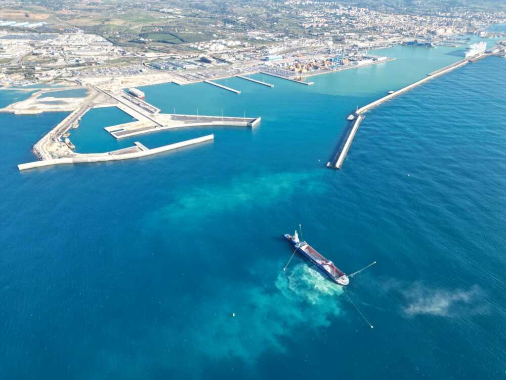 Panoramica-lavori-prolingamento-antemurale-porto-alto-civitavecchia