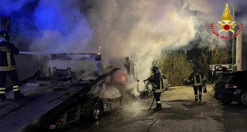 incendio carroattrezzi auto santa marinella vvf vigili fuoco pompieri 2