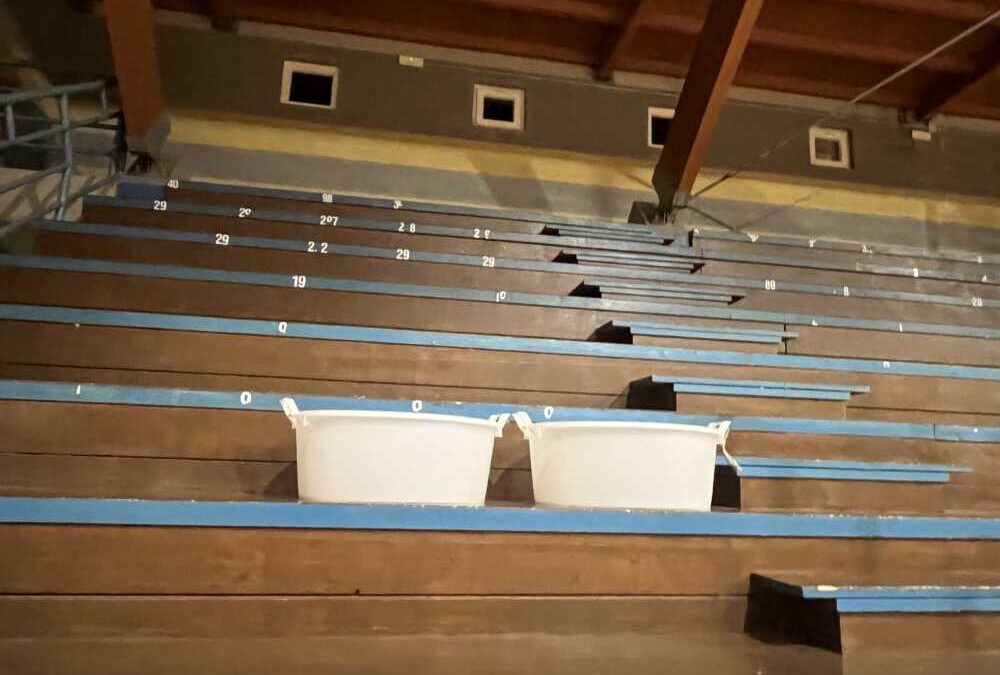Insieme Montalto di Castro: “Piove dentro il palasport”