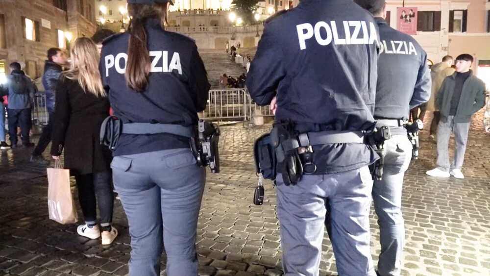 polizia barcaccia piazza spagna
