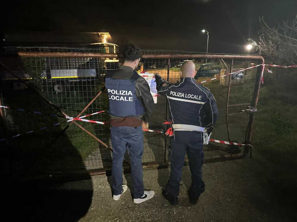 polizia locale municipale fiumicino maxi operazione contro insediamento abusivo sequestrate discarica e autofficina illegale polizia locale municipale fiumicino maxi operazione contro insediamento abusivo sequestrate discarica e autofficina illegale