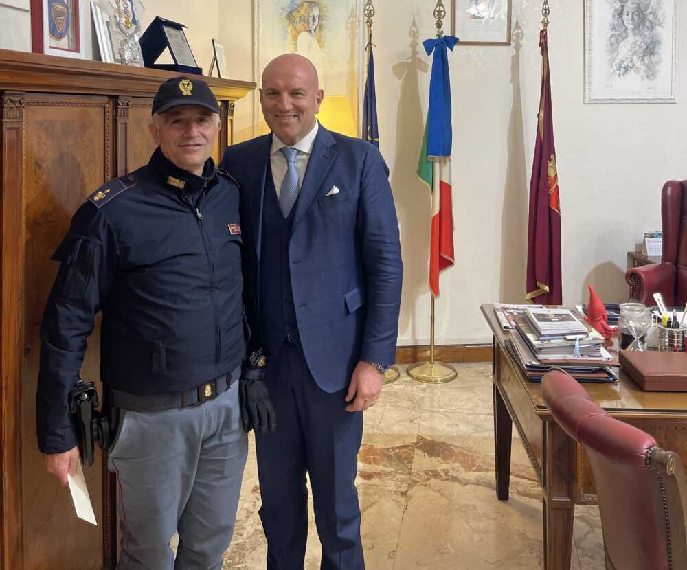 poliziotto fuori servizio san pietro poliziotto fuori servizio san pietro