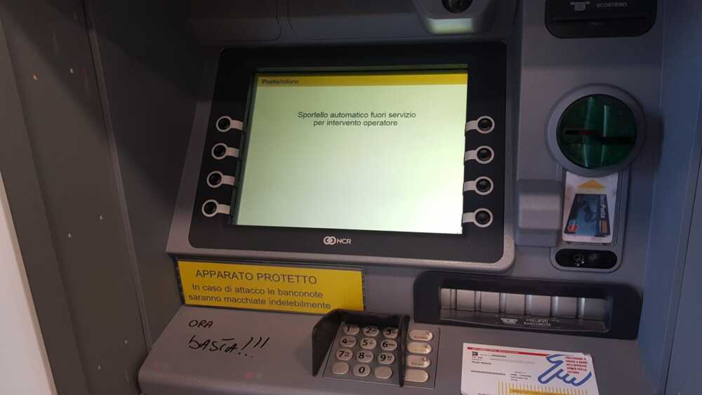 postamat bancomat guasto fuori uso