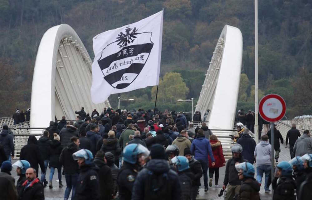 tifosi eintracht ponte musica roma polizia 1 tifosi eintracht ponte musica roma polizia 1