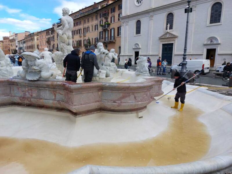 Fontana chiusa piazza navona