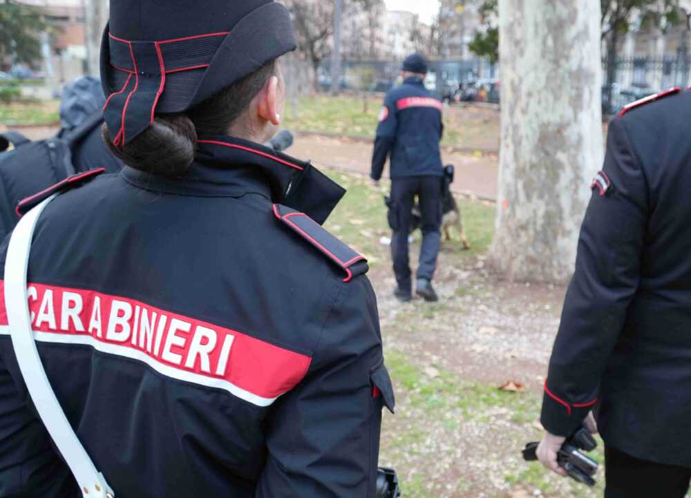 PIAZZA DANTE – Controlli dei Carabinieri in area a tutela rafforzata (4) PIAZZA DANTE - Controlli dei Carabinieri in area a tutela rafforzata (4)